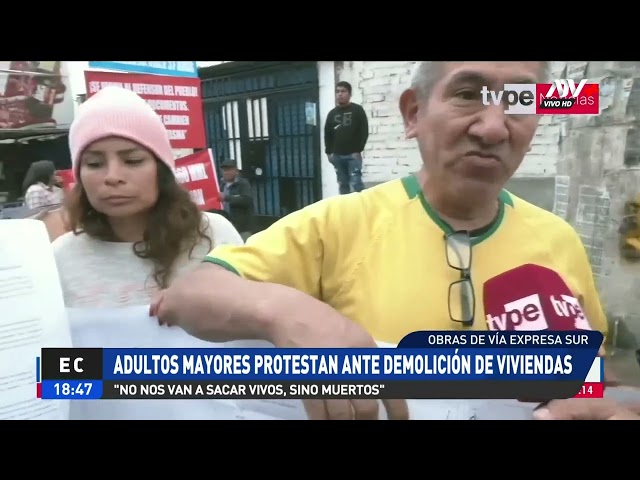 ⁣Ancianos protestan contra demolición de casas por obras de la vía Expresa Sur