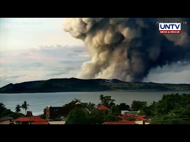 ⁣Aktwal na kuha sa phreatic eruption ng Bulkang Taal, Martes, December 3