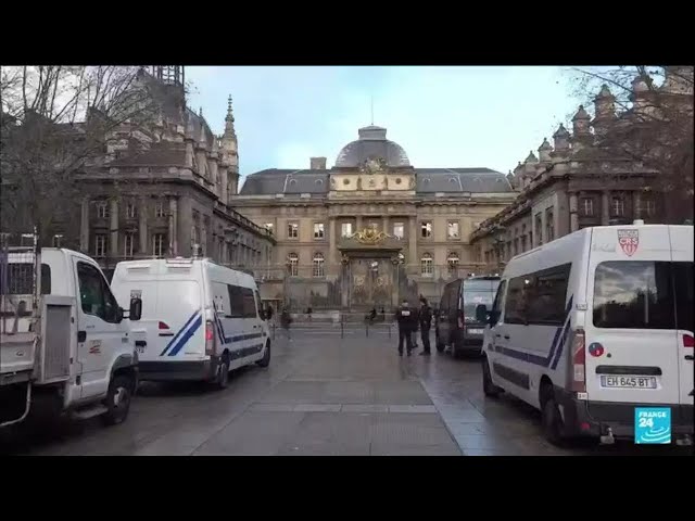 Un important dispositif policier mis en place pour la réouverture de Notre-Dame • FRANCE 24