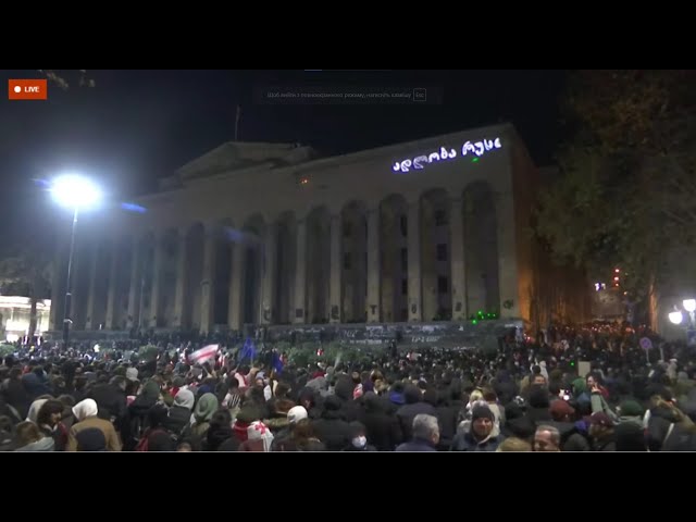 ⚡ЗАРАЗ! ГРУЗІЯ: протести перед парламентом шосту ніч поспіль | НАЖИВО