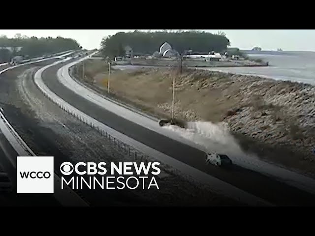 ⁣Crashes and spinouts compilation on Minnesota roads from Monday's messy commute