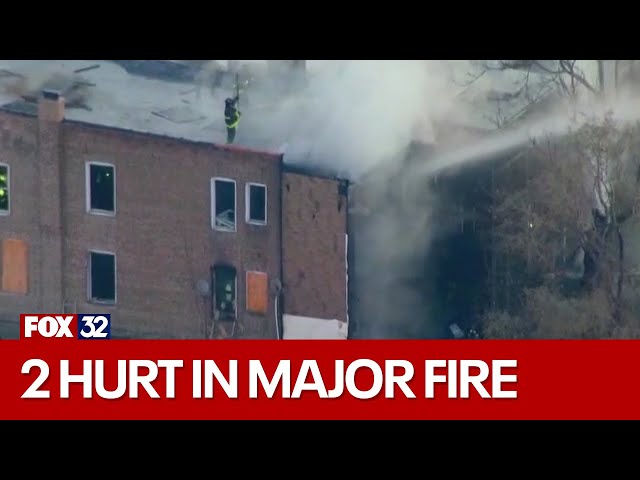 ⁣Fire at abandoned Chicago apartment building leaves 2 hospitalized