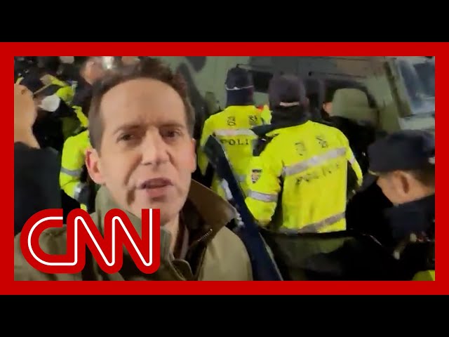 ⁣CNN reporter in Seoul describes what he saw after martial law announcement