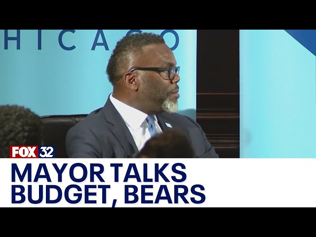 ⁣Johnson talks Bears' stadium, migrant crisis