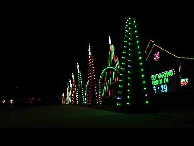 ⁣The Brewster family takes “Deck the Halls” seriously with their light show