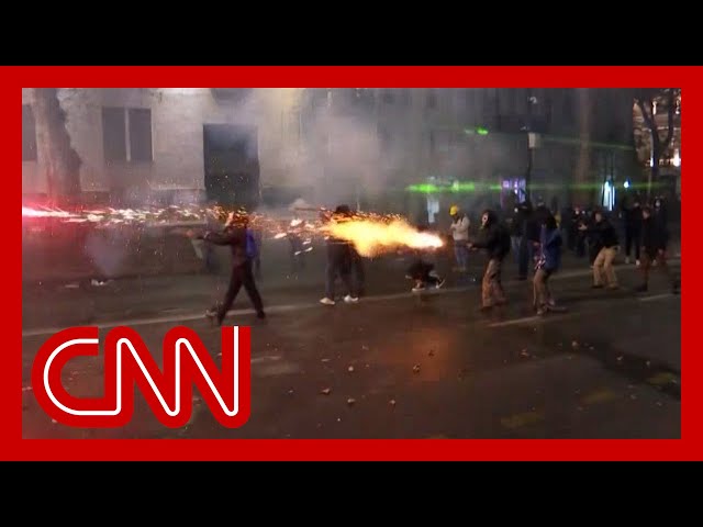 ⁣New video of violent police clashes with anti-Putin protestors