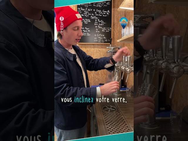 ⁣Comment bien servir une bière ? #rtbf #shorts #lesambassadeurs #ambassadeurs