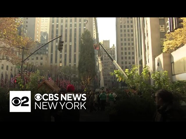 ⁣Road closures for Rockefeller Center tree lighting in NYC