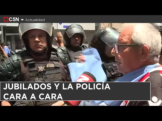 ⁣JUBILADOS y la POLICÍA CARA a CARA