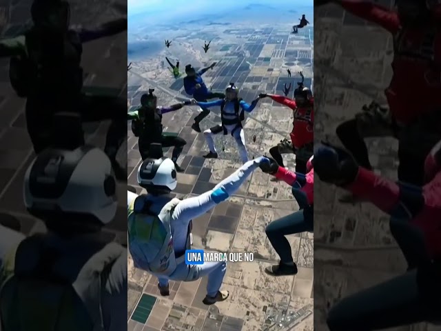 ⁣96 paracaidistas, 20 países, 1 récord mundial: ¡Hazaña en el cielo de Arizona!