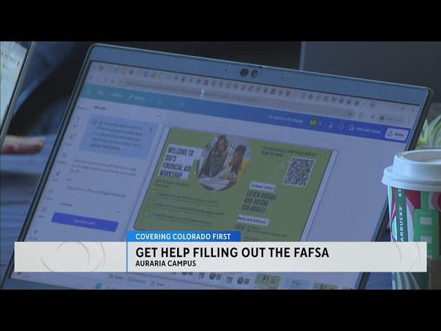 ⁣Students get help filling out FAFSA for federal aid