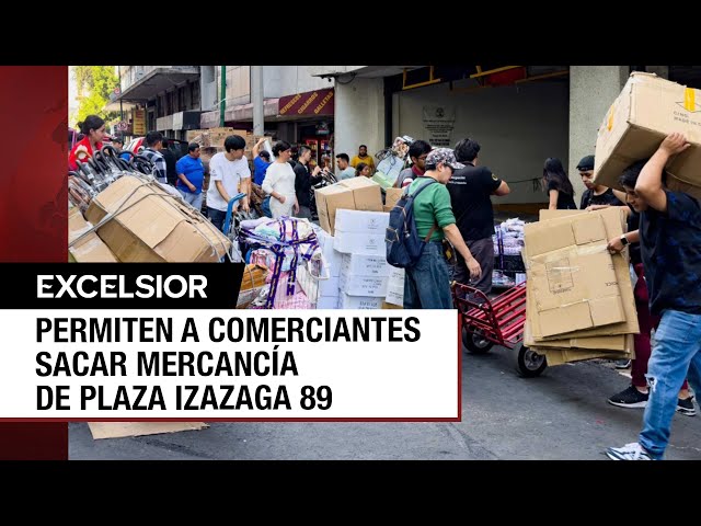 ⁣Locatarios de Plaza Izazaga 89 intentan recuperar su mercancía