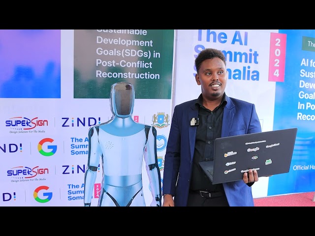 ⁣Cabdicasiis Xasan oo Robot tijaabo ah Muqdisho ku soo bandhigay.