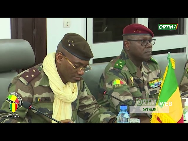 ⁣FAMa | Le Général Corps d'armée Sadio CAMARA a reçu en audience le vice-ministre de la défense 