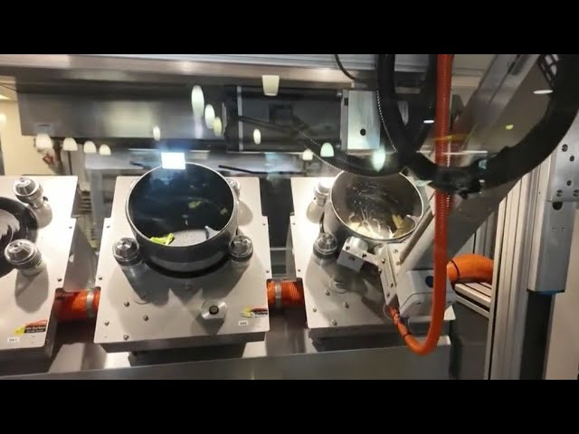 ⁣Florida International University uses robo-chef to serve up meals in dining hall