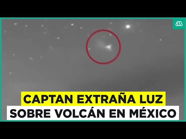 ⁣¿Es un OVNI? Extraña luz es vista sobre volcán de México