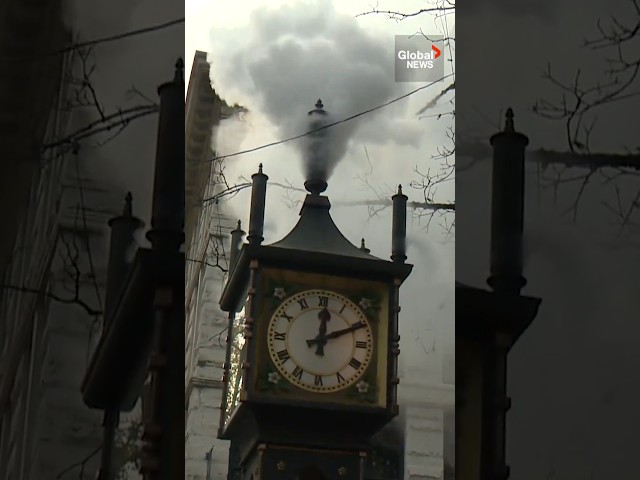 ⁣Vancouver steam clock plays Taylor Swift's Shake It Off ahead of concert 