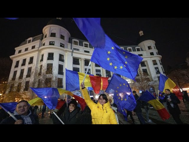 ⁣Thousands of Romanians stage pro-Europe rally days ahead of presidential runoff