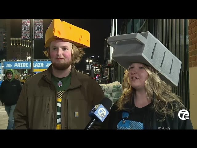 ⁣Lions fans soak up the excitement during primetime matchup against Packers at Ford Field