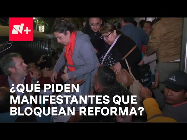 ⁣Manifestantes dejan salir a trabajadoras de la Secretaría del Bienestar en CDMX - En Punto