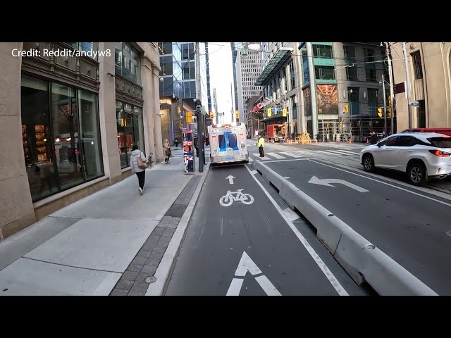 ⁣Toronto ambulance forced to use bike lane to avoid traffic