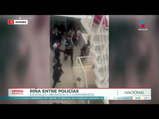 ⁣Policías se agarran a golpes en Ecatepec | Noticias con Crystal Mendivil