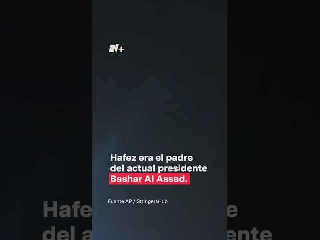 ⁣Momento en que yihadistas derriban estatua de dictador Hafez Al Assad en Siria - N+ #Shorts