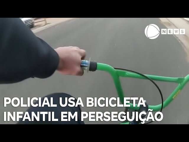 ⁣Policial usa bicicleta infantil em perseguição nos EUA