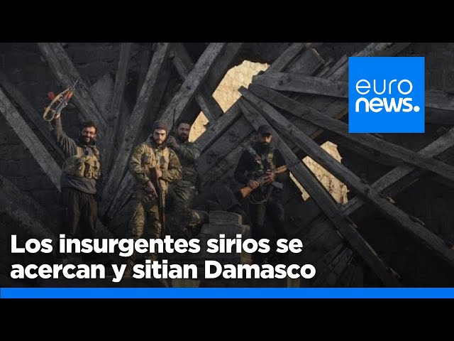 ⁣Siria: El Ejército de Assad se retira del sur, los rebeldes avanzan hacia Homs y apuntan a Damasco