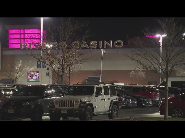 ⁣2 men robbed at gunpoint in Rivers Casino parking lot in Des Plaines