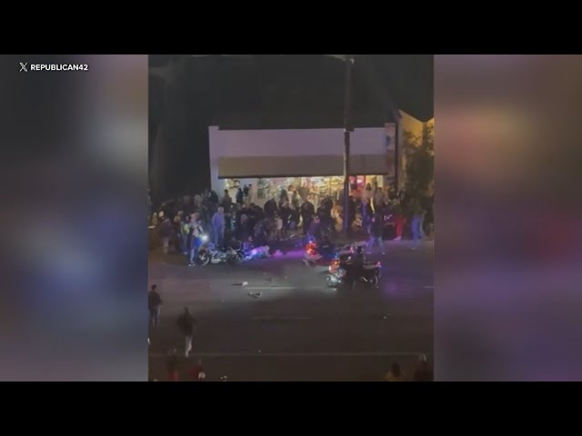 ⁣At least 10 injured after officer on motorcycle crashes into crowd at Palm Springs holiday parade