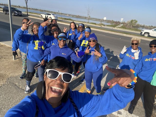 ⁣GirlTrek Bakersfield walks for health giving to the homeless this holiday