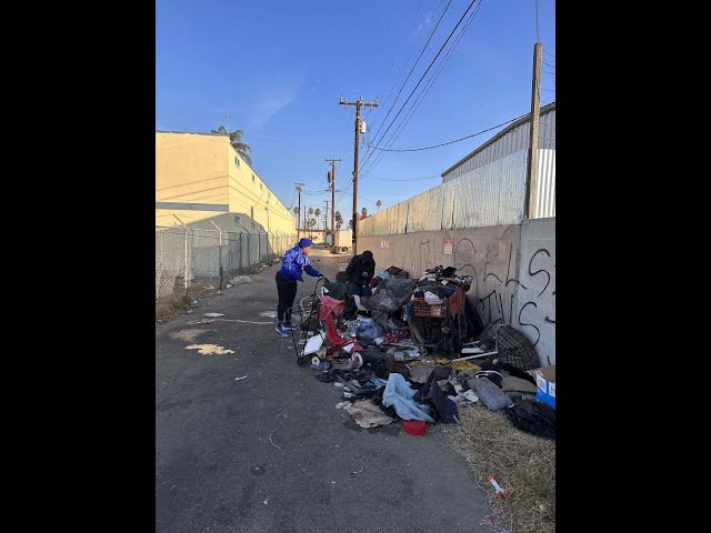 ⁣GirlTrek Bakersfield walks for health giving to the homeless this holiday