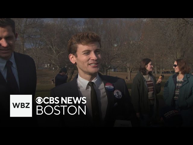 ⁣People vie for $50 prize in John F. Kennedy look-alike contest held on Boston Common