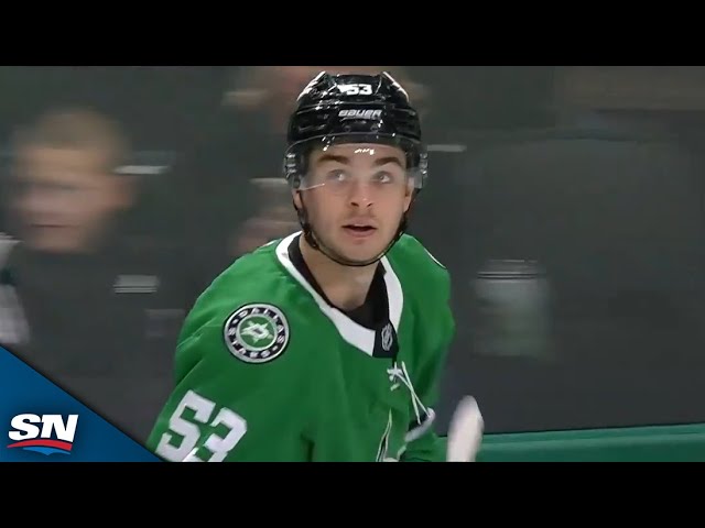 ⁣Stars' Wyatt Johnston Kicks Puck To Himself For Impressive Short-Handed Goal