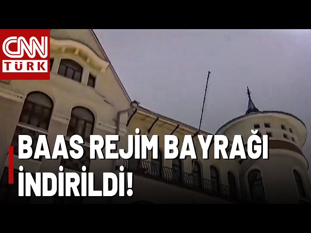 ⁣Suriye'nin Moskova Büyükelçiliği Karanlığa Gömüldü! BAAS Rejimine Ait Bayrak İndirildi