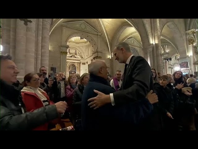 ⁣Espagne : cérémonie à Valence en mémoire des victimes des inondations