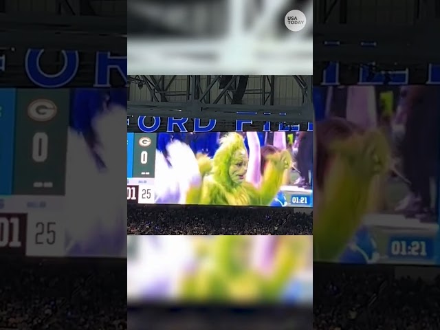 ⁣Grinch and Lions cheerleaders stun fans with Christmas dance #Shorts