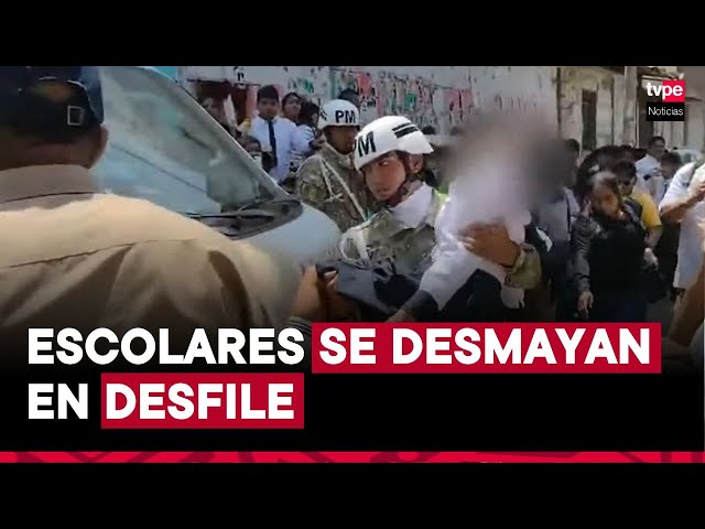 ⁣Más de 40 escolares se desmayan debido al intenso calor durante el desfile