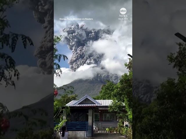 ⁣Philippines volcano sends huge ash cloud high into the sky