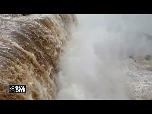 ⁣Cataratas do Iguaçu registra volume de água cinco vezes maior do que o normal