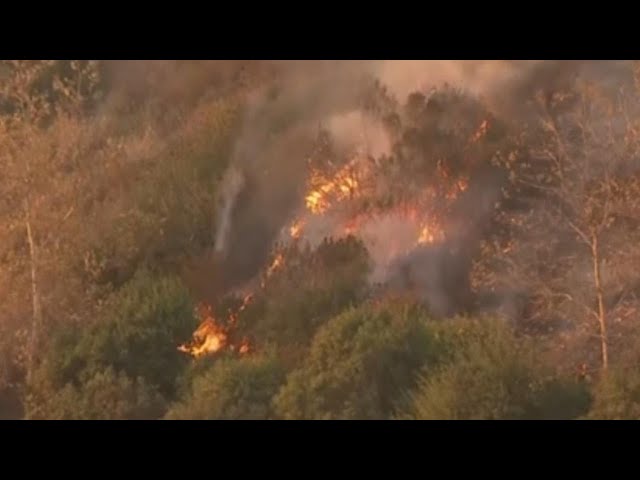 ⁣High-wind warning in place as crews battle Franklin Fire in Malibu, California