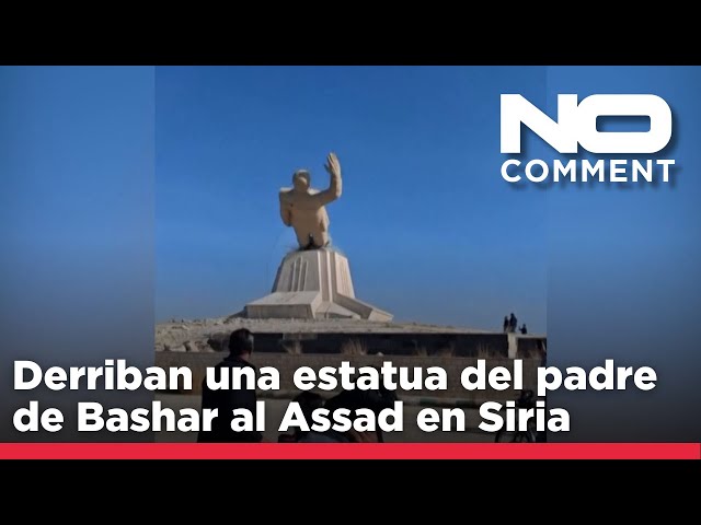 ⁣NO COMMENT: Manifestantes sirios derriban una estatua del expresidente Hafez al Assad