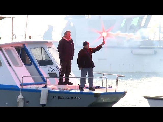 ⁣Spanish fishermen protest against EU fishing quotas