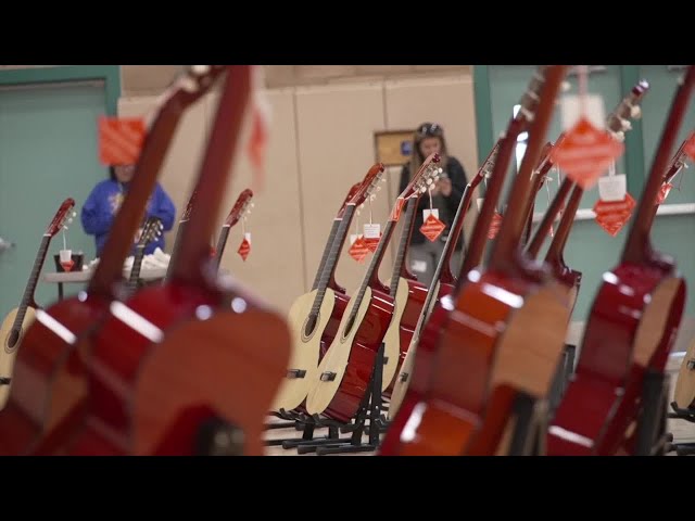 ⁣Guitars given to dozens of students at Wallace Elementary School in Lake Isabella