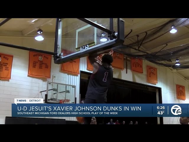 ⁣WXYZ High School Play of the Week: U-D Jesuit's Xaiver Johnson dunks in win