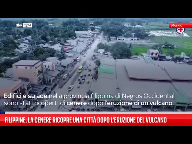 ⁣Filippine, la cenere ricopre una città dopo eruzione vulcano