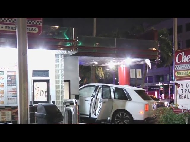 ⁣SUV crashes into Checkers near Fort Lauderdale