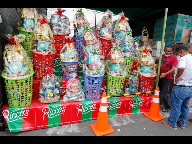 ⁣Canastas navideñas para todos los bolsillos en el mercado de productores de Santa Anita