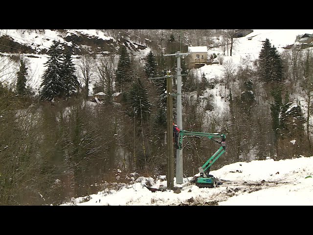 ⁣Chantier de reconstruction du réseau électrique en vallée d'Aspe